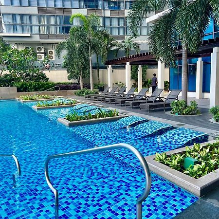 Hotel Vibe Condo At Uptown Parksuites Bgc Taguig Exterior photo