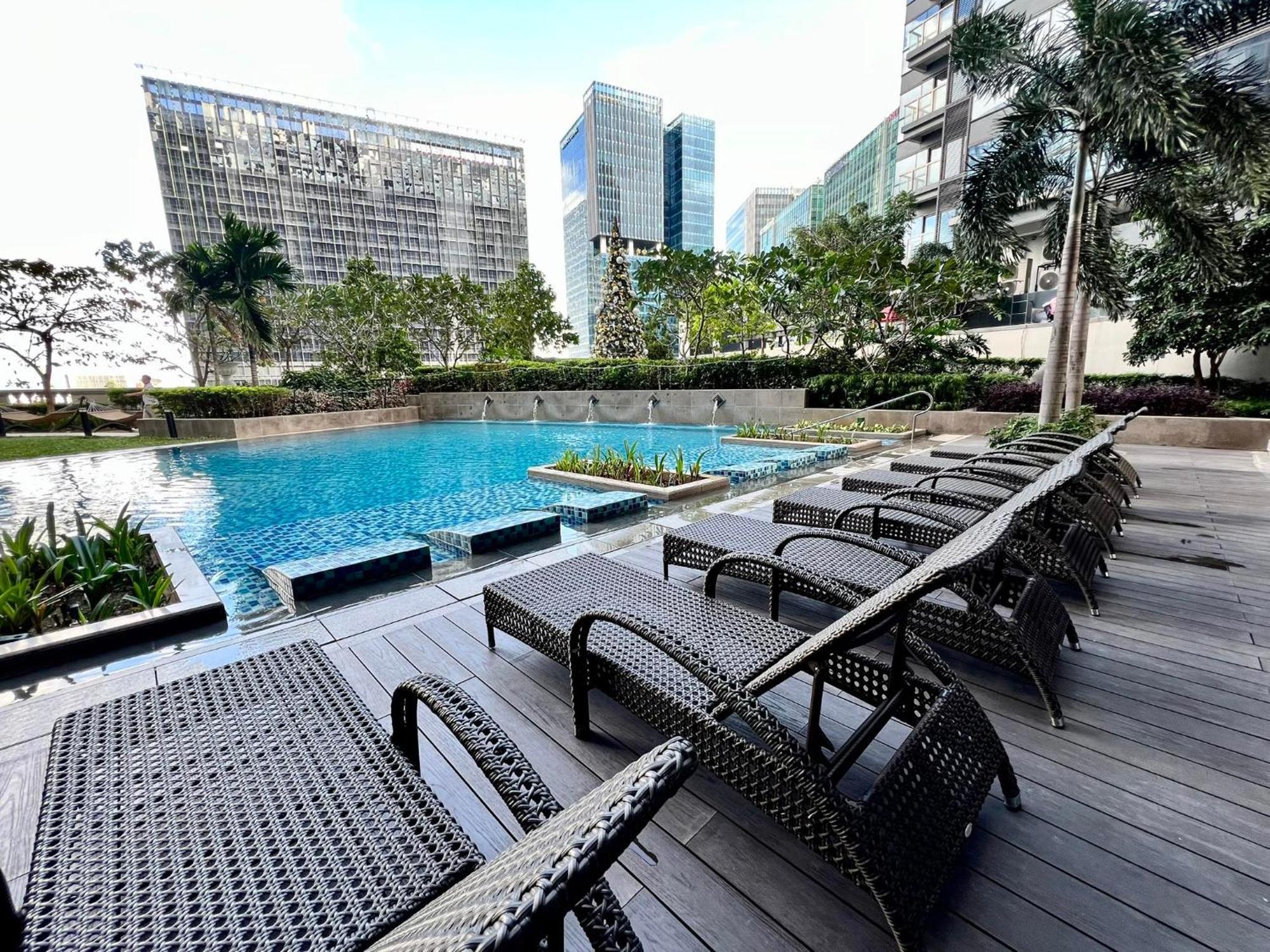 Hotel Vibe Condo At Uptown Parksuites Bgc Taguig Exterior photo