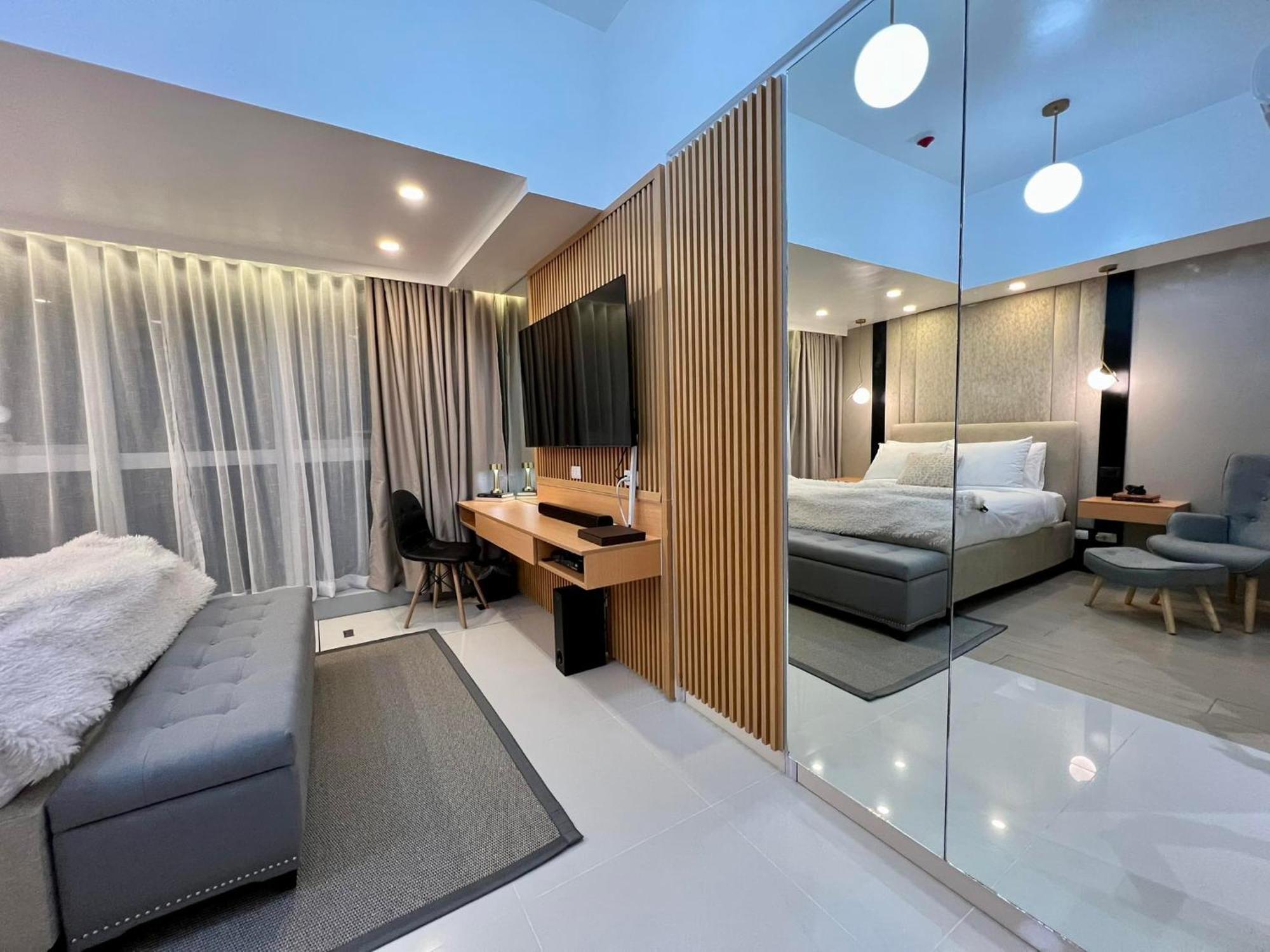 Hotel Vibe Condo At Uptown Parksuites Bgc Taguig Exterior photo