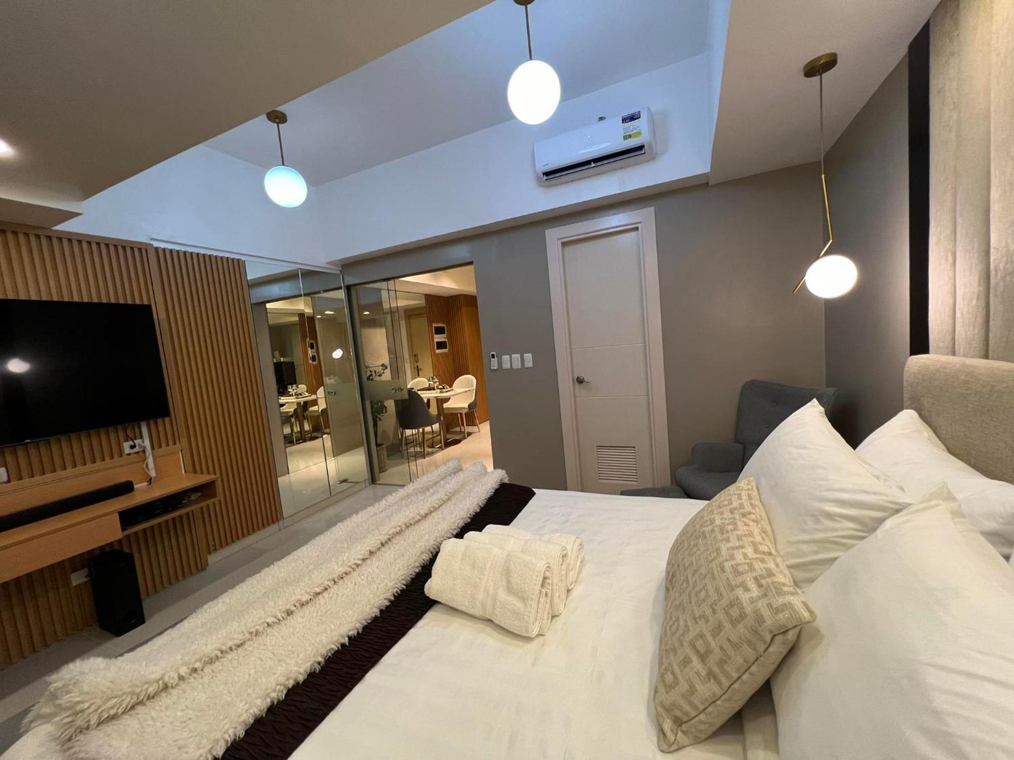 Hotel Vibe Condo At Uptown Parksuites Bgc Taguig Exterior photo